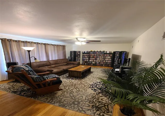 Photo 2 of Single family home for sale at 3712 Wickenhauser Ave, Alton, IL 62002 | MLS# 24044458 | Listing updated on 2024-11-10