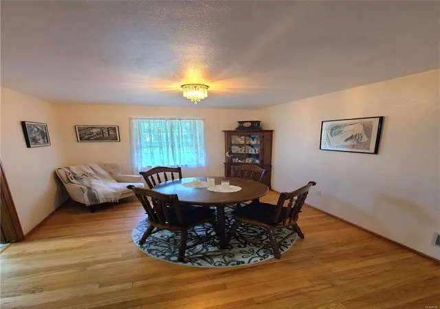 Photo 3 of Single family home for sale at 3712 Wickenhauser Ave, Alton, IL 62002 | MLS# 24044458 | Listing updated on 2024-11-10