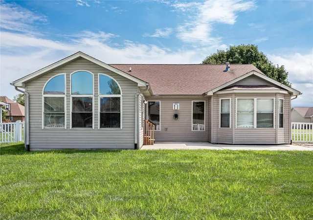 Photo 4 of Single family home for sale at 413 Carroll Dr, Granite City, IL 62040 | MLS# 24044530 | Listing updated on 2024-09-30