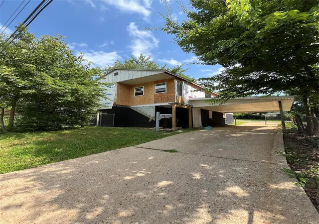 3rd image of 1214 W Harper St, Poplar Bluff, MO 63901 | MLS# 24044997