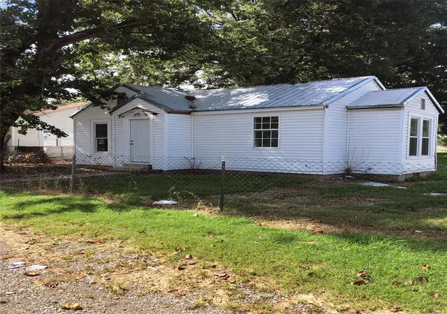 Photo 1 of Single family home for sale at 1411 Pine St, Dexter, MO 63841 | MLS# 24045500 | Listing updated on 2024-08-07