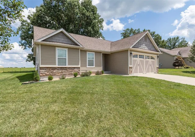 Photo 2 of Single family home for sale at 351 Cherry Crk Ln, Farmington, MO 63640 | MLS# 24045619 | Listing updated on 2025-03-14