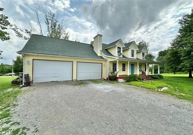 Photo 2 of Single family home for sale at 6624 State Route C, Sainte Genevieve, MO 63670 | MLS# 24045902 | Listing updated on 2024-12-11