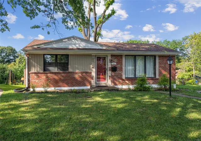 11th image of 7844 Birchmont Dr, Saint Louis, MO 63130 | MLS# 24045924