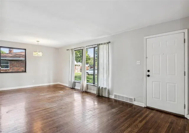 2nd image of 7844 Birchmont Dr, Saint Louis, MO 63130 | MLS# 24045924