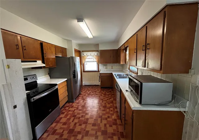 Photo 2 of Sale Pending at 413 N Grant St, Vandalia, MO 63382 | MLS# 24046115 | Listing updated on 2024-08-08