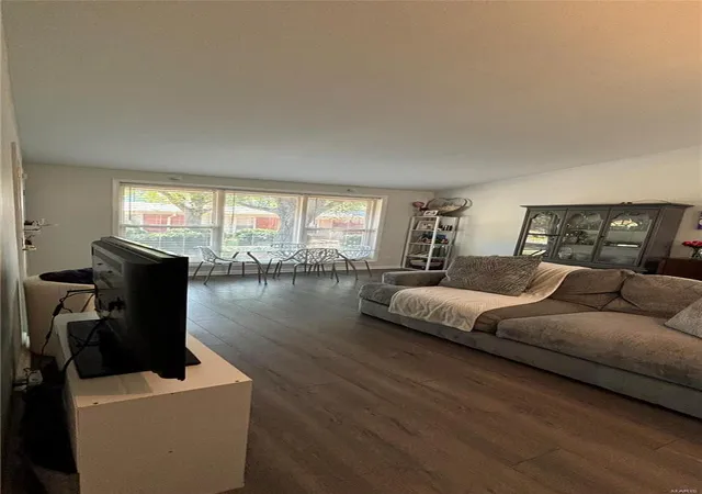 Photo 3 of Condo for sale at 8536 Old Bonhomme Rd, Saint Louis, MO 63132 | MLS# 24046161 | Listing updated on 2024-11-04