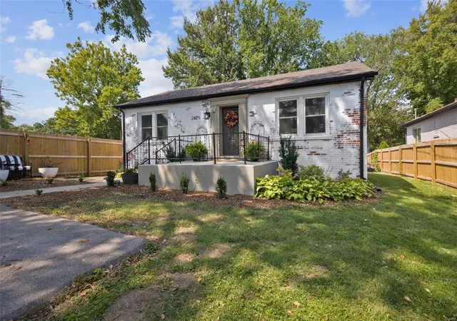 Photo 2 of Sale Pending at 2825 Telegraph Rd, Saint Louis, MO 63125 | MLS# 24046359 | Listing updated on 2024-11-13