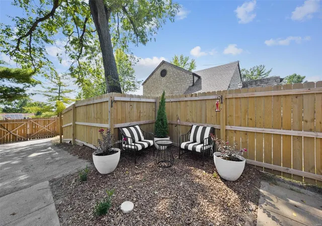 Photo 3 of Sale Pending at 2825 Telegraph Rd, Saint Louis, MO 63125 | MLS# 24046359 | Listing updated on 2024-11-13