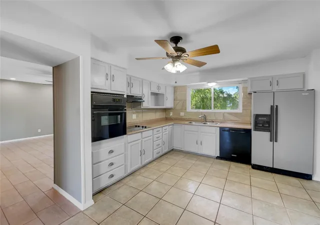 Photo 2 of Sale Pending at 9437 Cimarron Ct, Saint Louis, MO 63132 | MLS# 24046442 | Listing updated on 2024-11-04