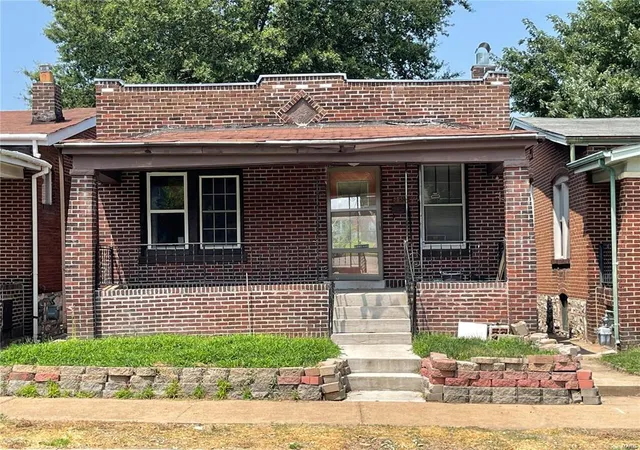 Photo 1 of Sale Pending at 3935 California Ave, Saint Louis, MO 63118 | MLS# 24046669 | Listing updated on 2024-12-03