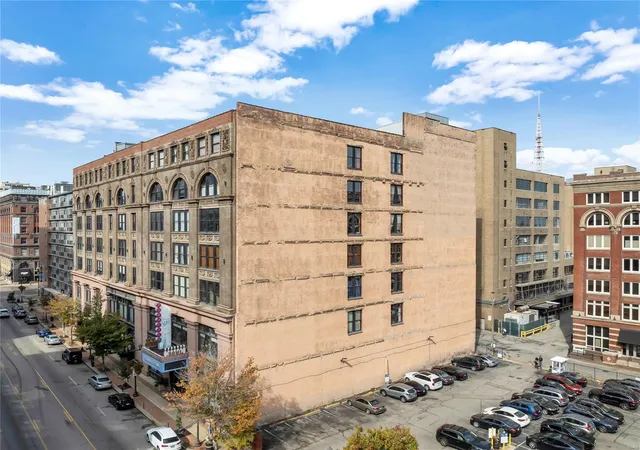 Photo 2 of Condo for sale at 1113 Washington Ave #706, Saint Louis, MO 63101 | MLS# 24046943 | Listing updated on 2025-03-04