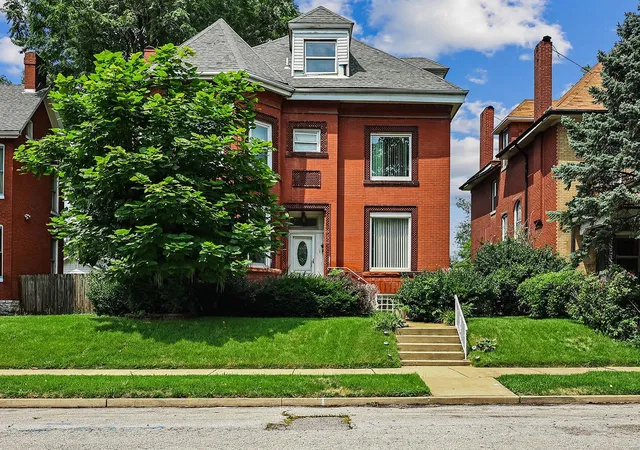 Photo 1 of Sale Pending at 5019 Raymond Ave, Saint Louis, MO 63113 | MLS# 24047122 | Listing updated on 2024-11-20