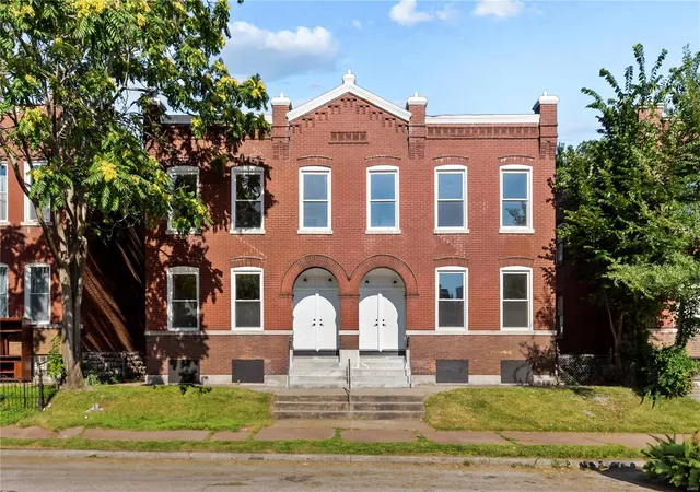 Photo 1 of Sale Pending at 3166 Oregon Ave, Saint Louis, MO 63118 | MLS# 24047434 | Listing updated on 2024-10-21