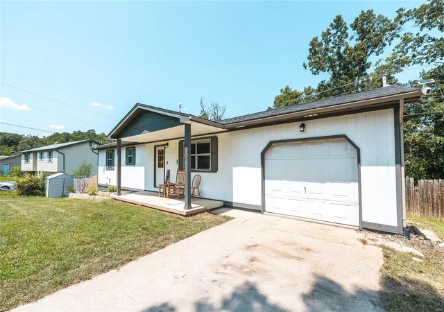 Photo 2 of Single family home for sale at 15168 Transit Rd, Saint Robert, MO 65584 | MLS# 24047474 | Listing updated on 2024-09-22