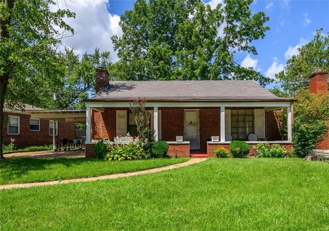 Photo 2 of Sale Pending at 1063 Raisher Dr, Saint Louis, MO 63130 | MLS# 24047618 | Listing updated on 2024-10-01