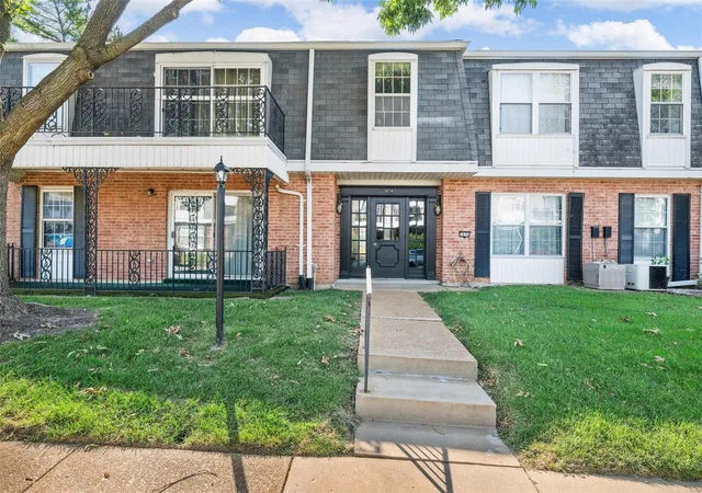 Photo 2 of Condo for sale at 1674 Blue Ridge Dr #C, Saint Louis, MO 63125 | MLS# 24047711 | Listing updated on 2024-12-09