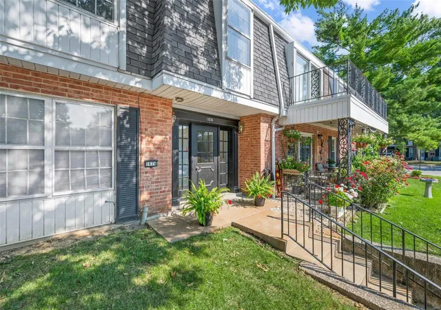 Listing Photo 4 - Condo for sale in building located at 1674 Blue Ridge Dr, Mehlville, MO 63125 - Unit #C