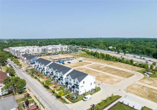 Photo 11 of Townhouse for sale at 8958 E Gateway Heights Rd #73-402, Saint Louis, MO 63144 | MLS# 24047861 | Listing updated on 2024-11-15