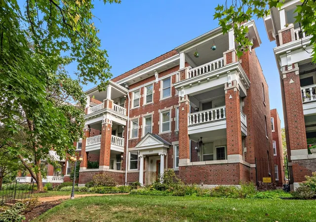Photo 2 of Condo for sale at 5553 Waterman Blvd #2E, Saint Louis, MO 63112 | MLS# 24047893 | Listing updated on 2025-02-27
