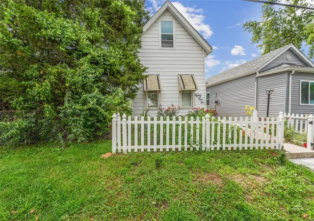 Photo 2 of Single family home for sale at 8410 Tennessee Ave, Saint Louis, MO 63125 | MLS# 24047896 | Listing updated on 2024-11-24