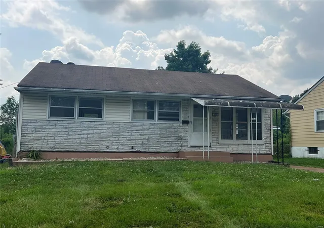 Photo 1 of Single family home for sale at 420 Midlothian Rd, Saint Louis, MO 63137 | MLS# 24047982 | Listing updated on 2024-12-10