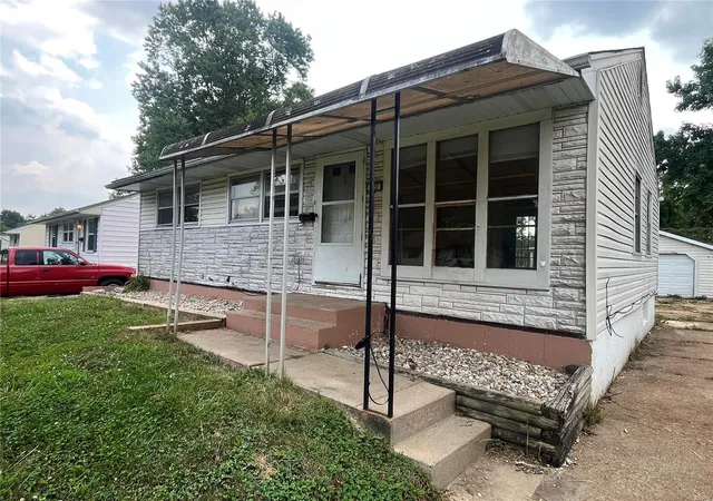 Photo 2 of Single family home for sale at 420 Midlothian Rd, Saint Louis, MO 63137 | MLS# 24047982 | Listing updated on 2024-12-10