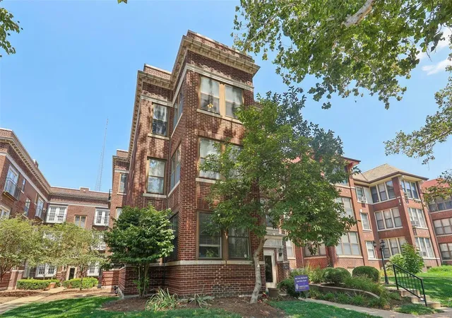 Photo 2 of Condo for sale at 5673 Waterman Blvd #31, Saint Louis, MO 63112 | MLS# 24048009 | Listing updated on 2025-03-04