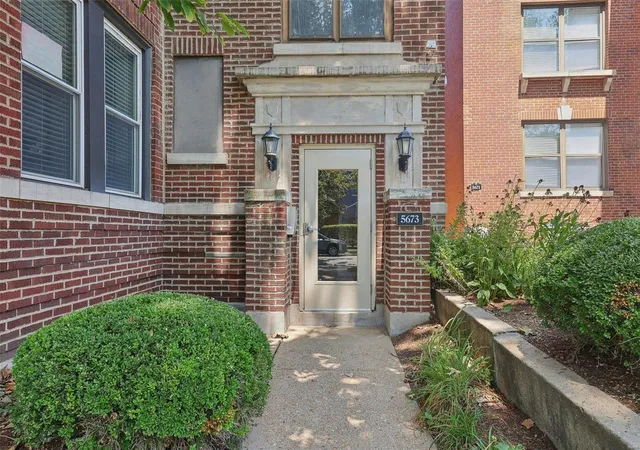 Photo 3 of Condo for sale at 5673 Waterman Blvd #31, Saint Louis, MO 63112 | MLS# 24048009 | Listing updated on 2025-03-04