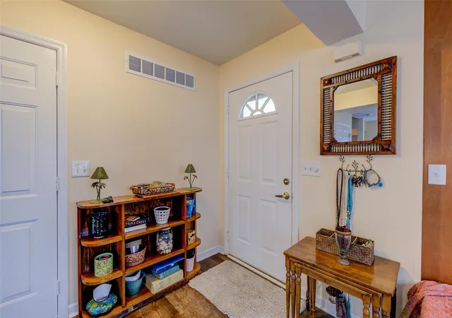 Photo 2 of Sale Pending at 876 Du Pre Ct, Saint Peters, MO 63376 | MLS# 24048256 | Listing updated on 2024-09-16