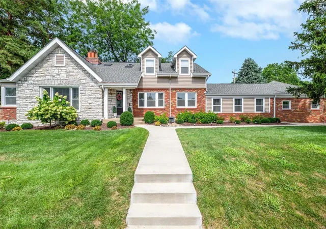 Photo 1 of Sale Pending at 5325 Wherry Ave, Saint Louis, MO 63109 | MLS# 24048361 | Listing updated on 2024-08-17