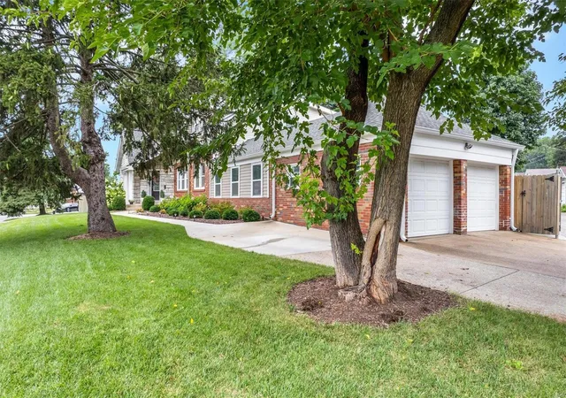 Photo 2 of Sale Pending at 5325 Wherry Ave, Saint Louis, MO 63109 | MLS# 24048361 | Listing updated on 2024-08-17