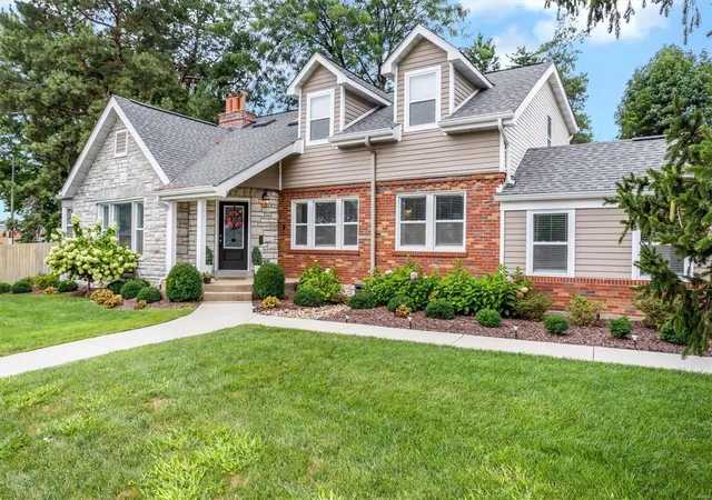 Photo 3 of Sale Pending at 5325 Wherry Ave, Saint Louis, MO 63109 | MLS# 24048361 | Listing updated on 2024-08-17