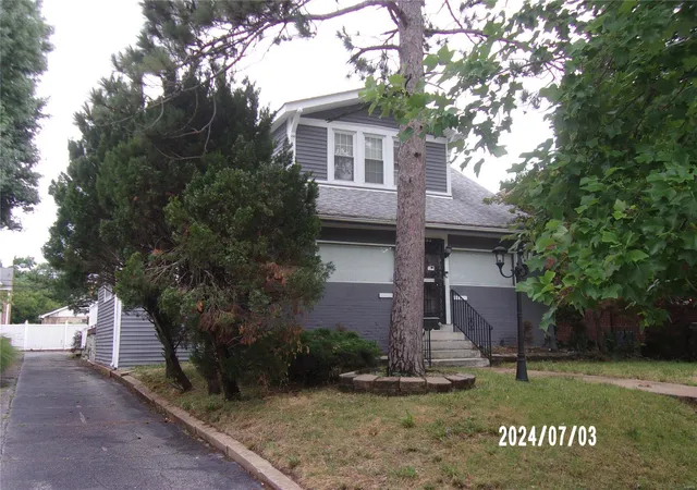 Photo 1 of Single family home for sale at 1223 Waldron Ave, Saint Louis, MO 63130 | MLS# 24048390 | Listing updated on 2025-03-17
