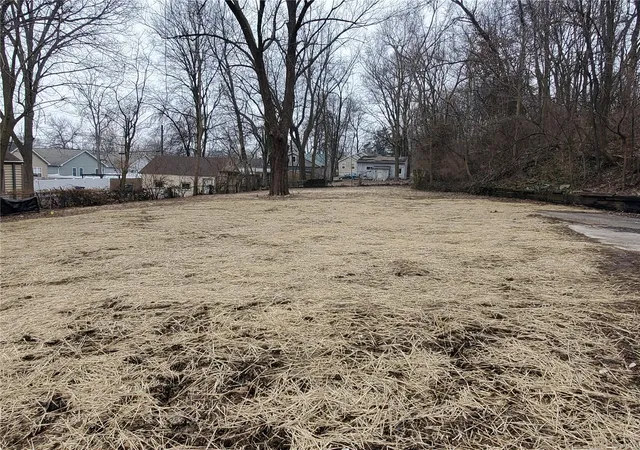 Photo 3 of Sale Pending at 503 Transit St, Saint Charles, MO 63301 | MLS# 24048470 | Listing updated on 2024-09-14