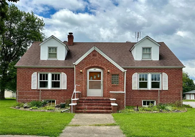 Photo 1 of Single family home for sale at 401 S 4th St, Owensville, MO 65066 | MLS# 24048509 | Listing updated on 2024-11-25