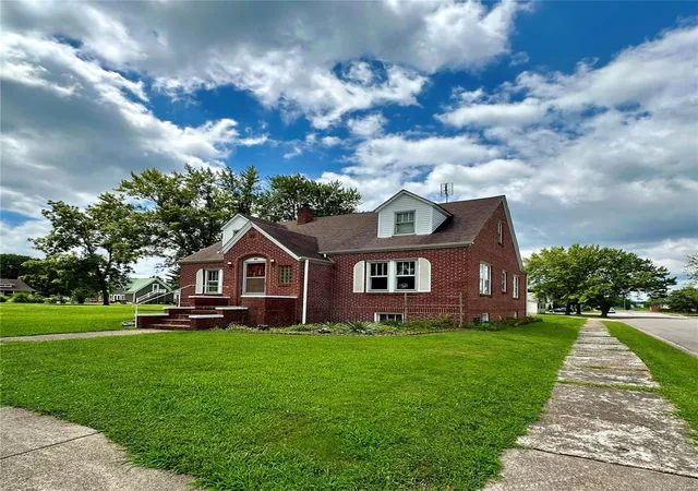 Photo 2 of Single family home for sale at 401 S 4th St, Owensville, MO 65066 | MLS# 24048509 | Listing updated on 2024-11-25