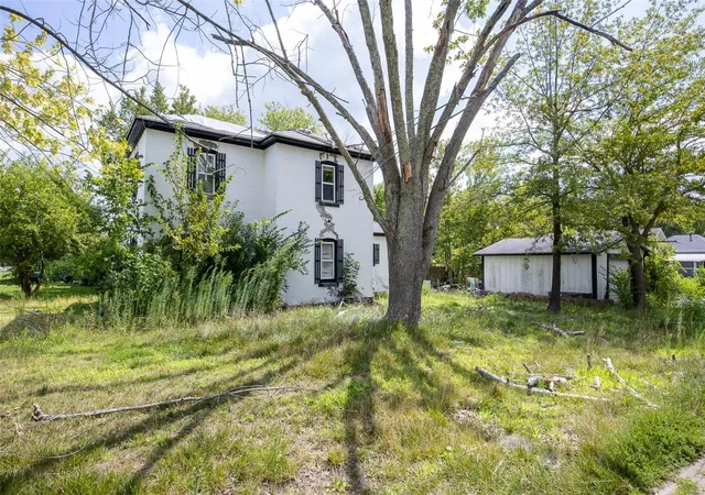 Photo 3 of Sale Pending at 1123 Walnut St, Bismarck, MO 63624 | MLS# 24048560 | Listing updated on 2024-09-11