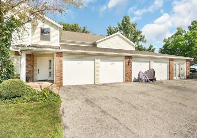 Photo 1 of Condo for sale at 1043 Windstream Dr, Saint Peters, MO 63376 | MLS# 24048831 | Listing updated on 2024-12-10