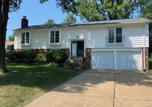 Photo 1 of Single family home for sale at 1407 Summerhaven Dr, Saint Louis, MO 63146 | MLS# 24048885 | Listing updated on 2024-11-12