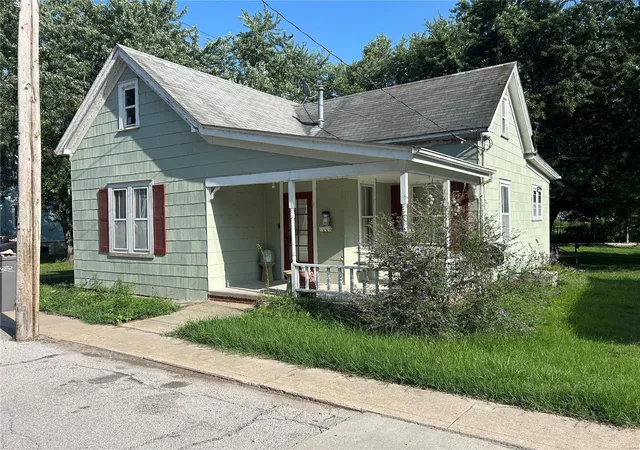 Photo 1 of Sale Pending at 686 Market St, Sainte Genevieve, MO 63670 | MLS# 24048897 | Listing updated on 2024-09-25