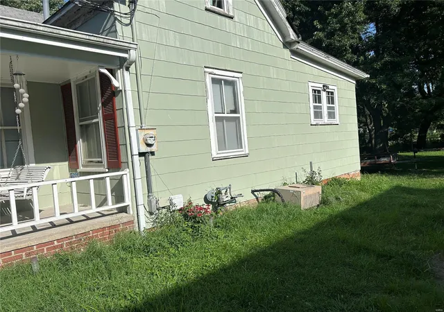Photo 3 of Sale Pending at 686 Market St, Sainte Genevieve, MO 63670 | MLS# 24048897 | Listing updated on 2024-09-25
