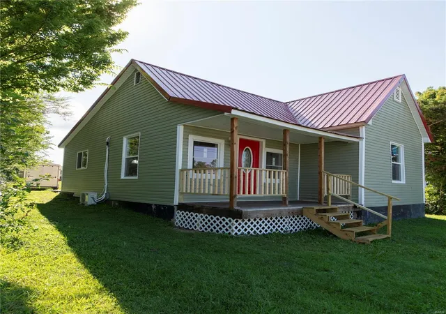 3rd image of 102 S Grant St, Desloge, MO 63601 | MLS# 24049018