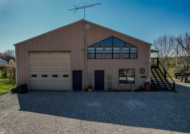 Photo 3 of Single family home for sale at 30445 Orchard Dr, Lebanon, MO 65536 | MLS# 24049039 | Listing updated on 2024-09-03