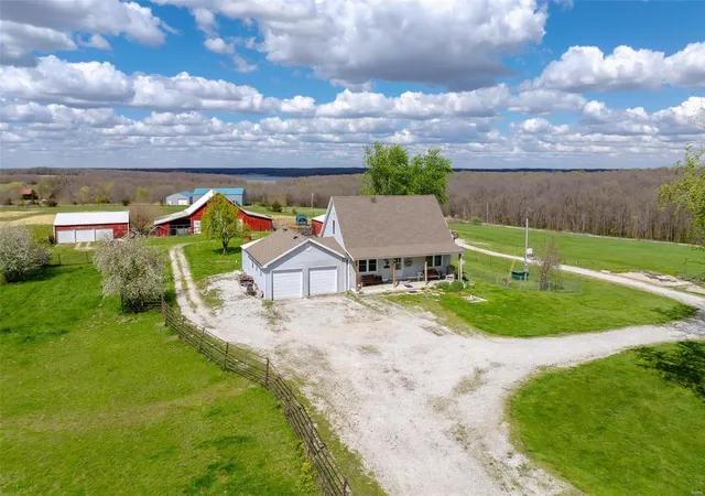 Photo 1 of Single family home for sale at 33386 Route U, Stoutsville, MO 65283 | MLS# 24049133 | Listing updated on 2024-08-19