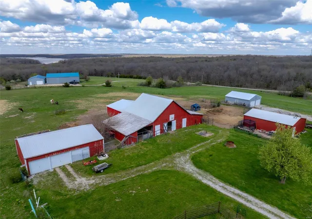 Photo 2 of Single family home for sale at 33386 Route U, Stoutsville, MO 65283 | MLS# 24049133 | Listing updated on 2024-08-19
