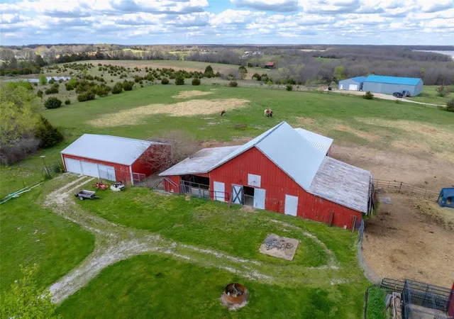 Photo 3 of Single family home for sale at 33386 Route U, Stoutsville, MO 65283 | MLS# 24049133 | Listing updated on 2024-08-19