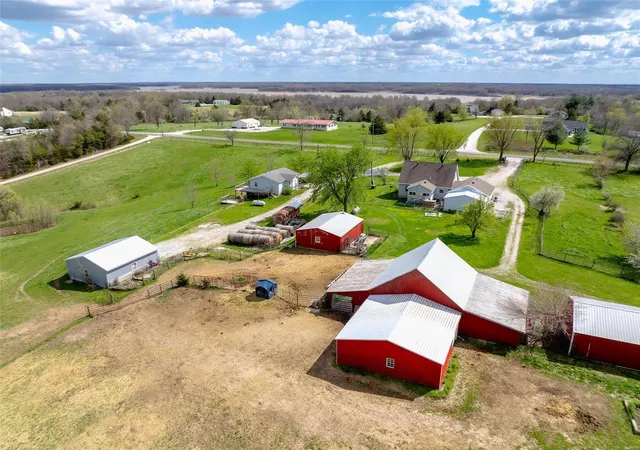 Photo 3 of Single family home for sale at 33386 Route U, Stoutsville, MO 65283 | MLS# 24049133 | Listing updated on 2024-08-19