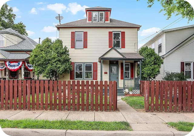 Photo 1 of Sale Pending at 1002 Madison, Saint Charles, MO 63301 | MLS# 24049405 | Listing updated on 2024-08-20