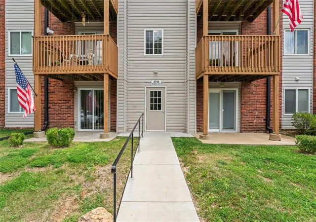 Photo 1 of Condo for sale at 2745 Westphalia Ct #F, Saint Louis, MO 63129 | MLS# 24049721 | Listing updated on 2024-09-17